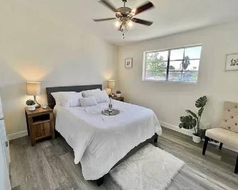 Charming and cozy Villa Close to Universal studios - Los Angeles - Phòng ngủ