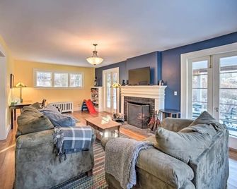 Historic Charm, Modern Amenities: book this Berkshires retreat for family fun! - אדמס - סלון