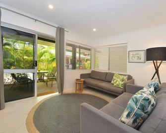 Lychee Tree Holiday Apartments - Port Douglas - Living room