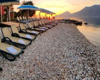 Hotel Eden - Brenzone - Пляж