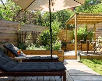Luxury Boutique Townhouse with beautiful garden, Cobble Hill, Brooklyn - Brooklyn - Hàng hiên