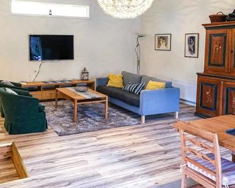 Nice Home In Långserud With Sauna - Svanskog - Living room