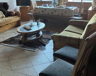 Beautiful chalet-style apartment - Courchevel - Sala de estar