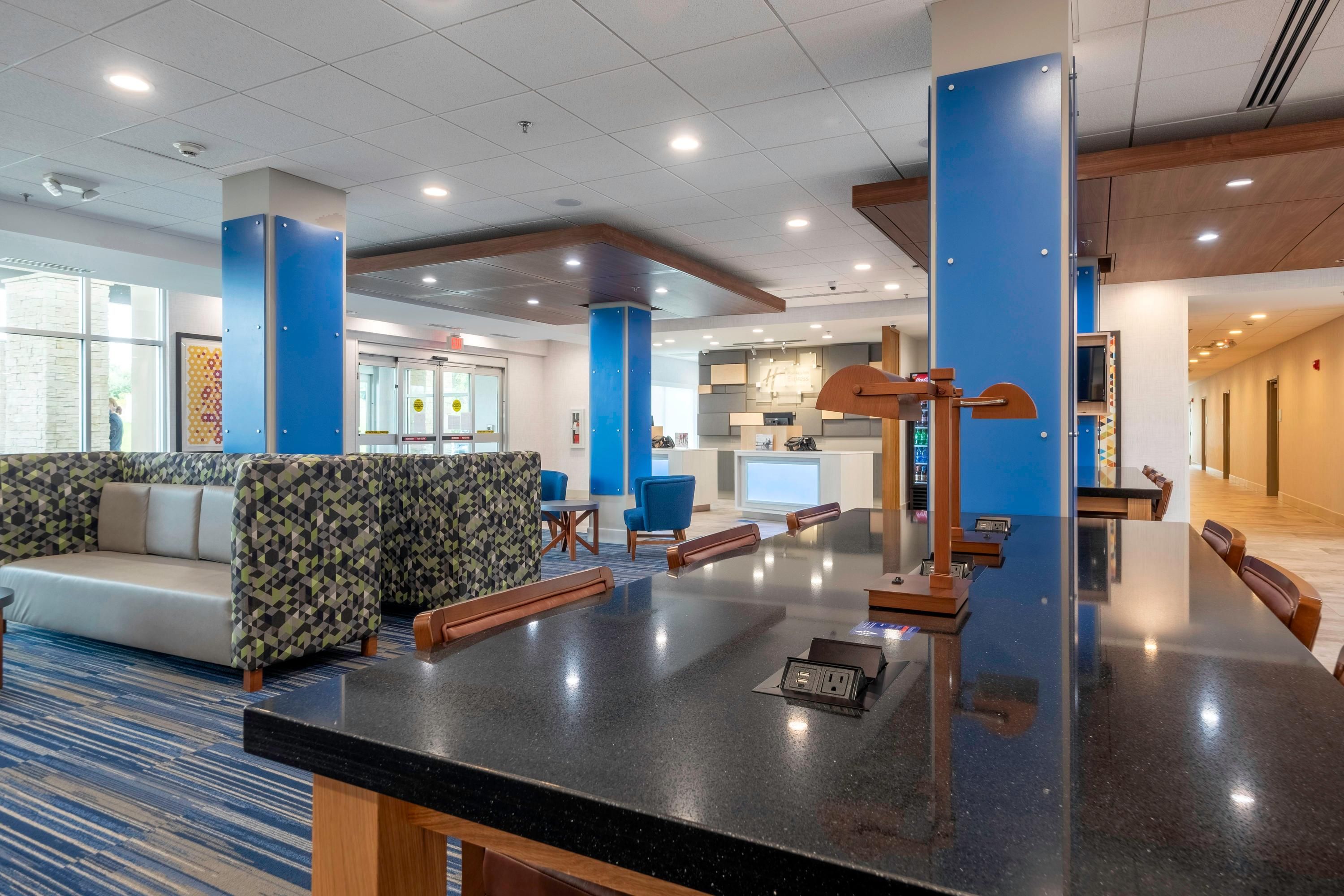 Holiday Inn Express & Suites Staunton By IHG - Staunton - Recepción
