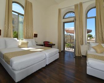 The Little House In Bakah - Jerusalem - Bedroom