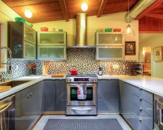 Mid Century Cabin in the Redwoods - Forestville - Kitchen