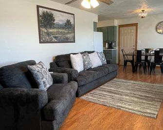 Fabulous 3-bedroom house with WiFi in Fort Garland, Colorado - Fort Garland - Sala de estar