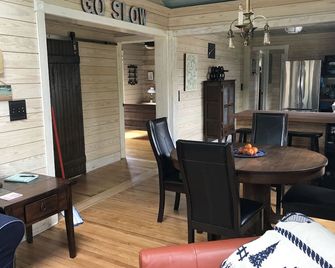 Brand New Listing For 2019 - Freshly Renovated Historic Island Home - Ocracoke - Comedor