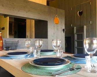 Glamping Lodge Monet | Domaine du Cammazet | Pool| Comfort | Nature - Gaudiès - Comedor