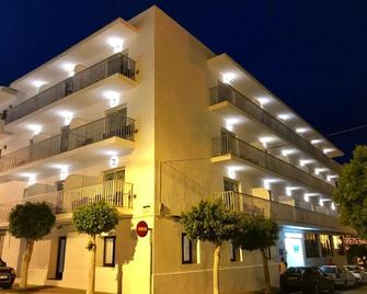 Hostal Cervantes - San Antonio de Portmany - Edificio