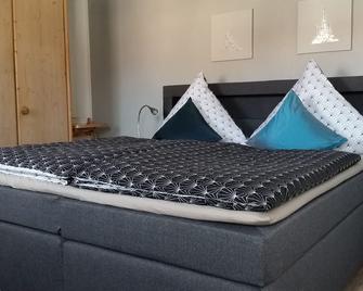 Family apartment with terrace Zirndorf center near Fun Park Nuremberg - Zirndorf - Schlafzimmer