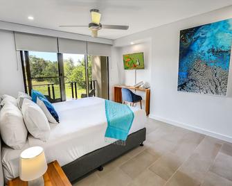 Elysium Private Apartments Triton by the Sea - Palm Cove - Bedroom