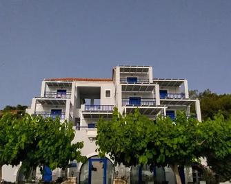 9 Muses - Agia Pelagia - Budynek