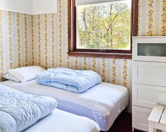 3 Bedroom Stunning Home In Lyngdal - Lyngdal - Habitación