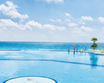Ocean View Apartments - Cancún - Piscina