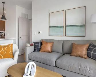 Landing Apartments near Virginia Union University - Richmond - Living room