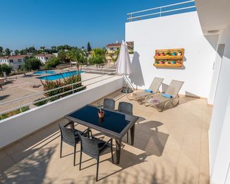 Narcissos 'Nissi Beach' Apartment C12 - Agia Napa - Balkon
