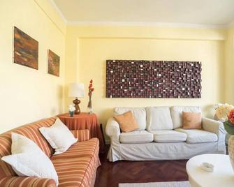 Spacious apartment in Belém. Family sized retreat, walking distance to monuments - Lisboa - Sala de estar