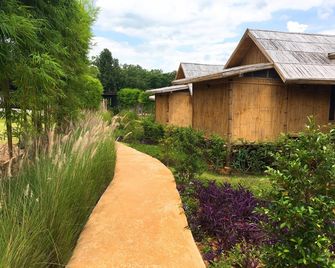 Baan Suan Pai Noppakao - Ban Mo Takhian