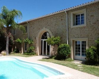 Chambres Dhotes La Soulenque Luxury B & B - Capestang - Uima-allas