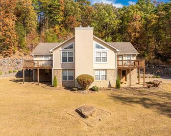 Timothys Timber Haven - Russellville - Building