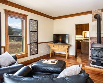 Peaceful Victorian Zen Home on Hill - Rifle - Sala de estar