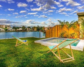 Blue Lagoon Villa A - Trinity Beach - Piscina