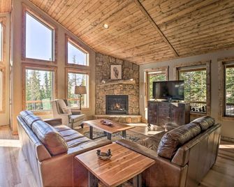 Fairplay Dream Escape: 27 Miles to Breckenridge! - Fairplay - Living room