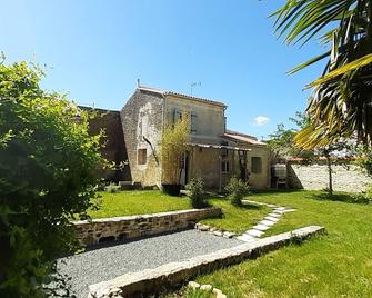 Petite Maison de Campagne Calme - Asnières-la-Giraud - Gebouw