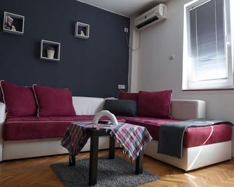 Square Vanilla Apartments - Skopje - Living room