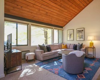 Loon Mountain View 3br, Ac, Hot Tubs, Indoor Pools, Tesla Charger - Lincoln - Wohnzimmer