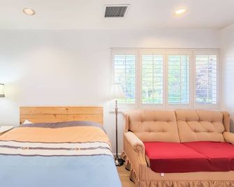 Ocean Park B&B - Surrey - Bedroom
