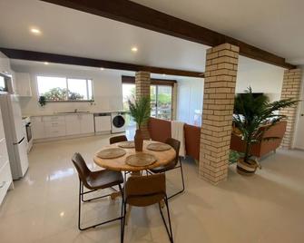 Wave Cave Suite - Coffs Harbour - Dining room