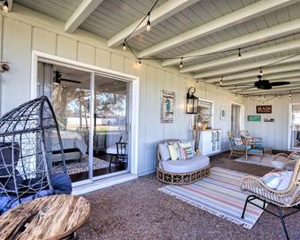 Beautiful Newly Renovated Home In Quiet Neighborhood Close To Siesta Key Beach! - Sarasota - Salon