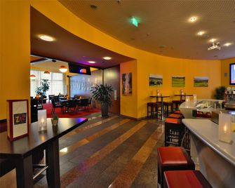 Best Western Plus Konrad Zuse Hotel - Hunfeld - Bar