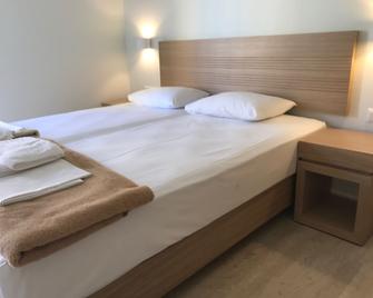 Neapolis Apartments - Palaiochora - Bedroom