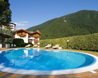 Du Lac Vital Mountain Hotel - Molveno - Pool