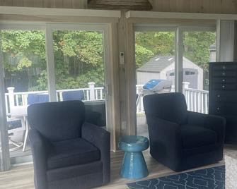 Cute cottage close to short sands beach - York Beach - Balcony