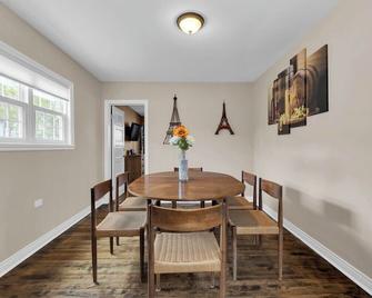 Cottage Feel in the City Close to Everything - Saint John - Jadalnia