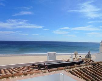 Holiday Apartment at the Foot Beach - Budens - Playa