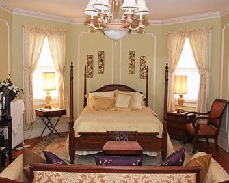 Port City Guest House - Wilmington - Bedroom