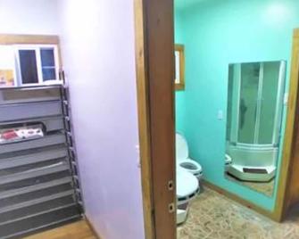 Private room, shared bathroom - Grand Rapids