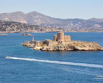 CHEZ VERO - Chambre d'hôte privée - proche Cassis Ste Baume Marseille Le Castelet Agora - parking clos - - Aubagne