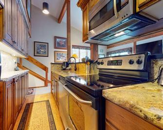 Beautiful country home with full kitchen & views from the private balcony - Wilson - Küche