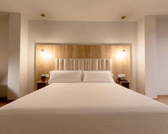 Hotel Sercotel Doña Carmela - Seville - Bedroom