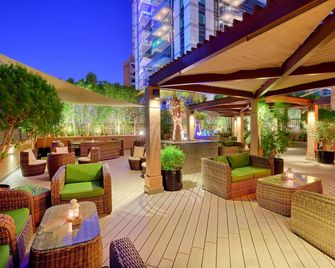 Majestic City Retreat Hotel - דובאי - פטיו