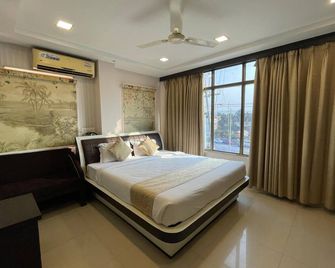 Treebo Trend Hotel Rudraksh - Guwahati - Bedroom