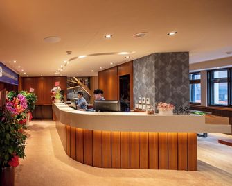 Rich & Free Hotel Kaifeng - טאיפיי - דלפק קבלה