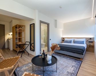 Athens Airport Living spaces - Spata - Chambre