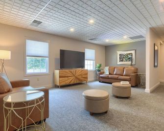 5-bedroom vacation home 12 minutes from Hersheypark - Hummelstown - Living room